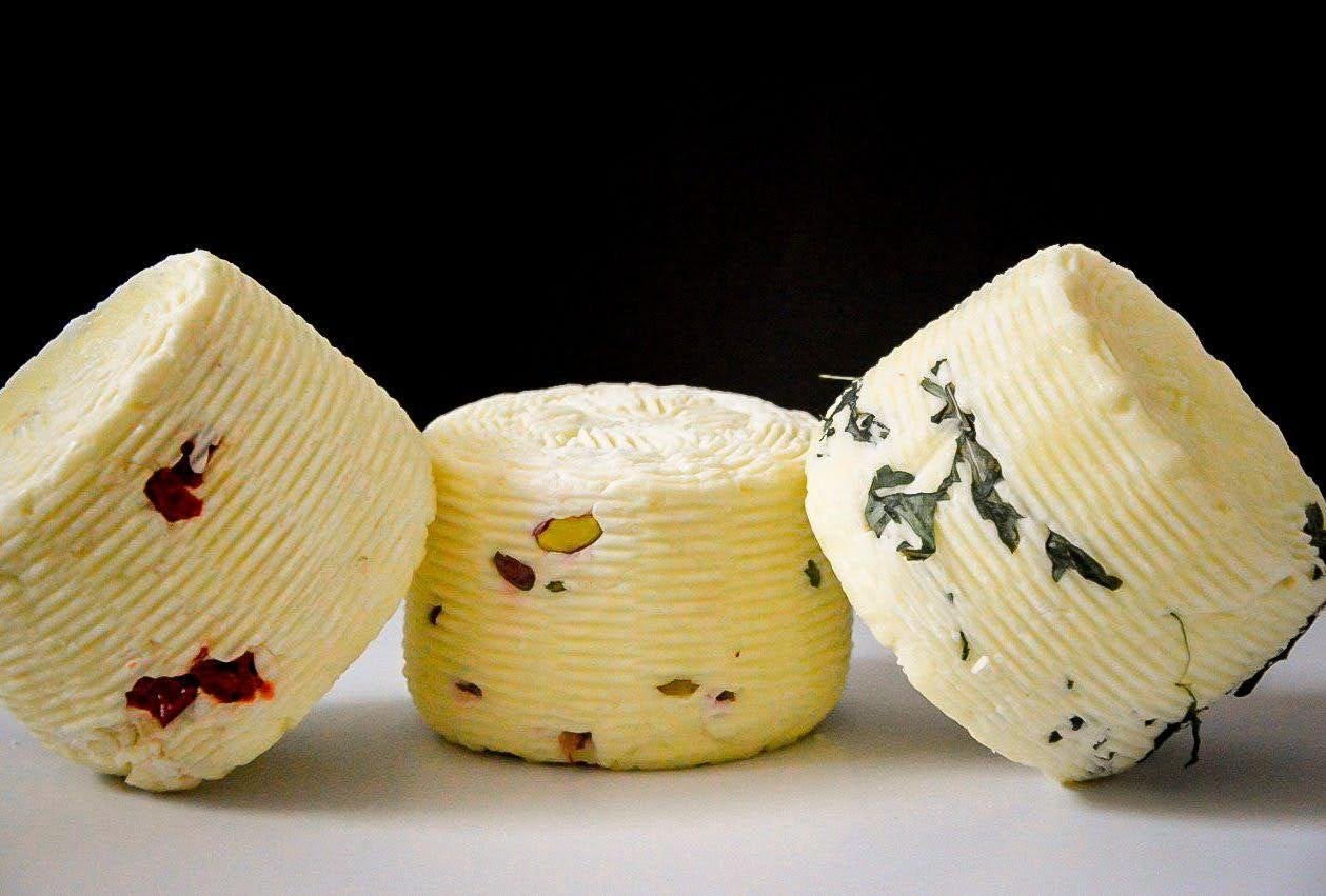 Formaggio Fresco Pecorino Primo Sale con Noci