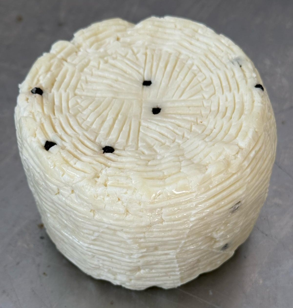 Formaggio Fresco Pecorino Primo Sale al Pepe Nero